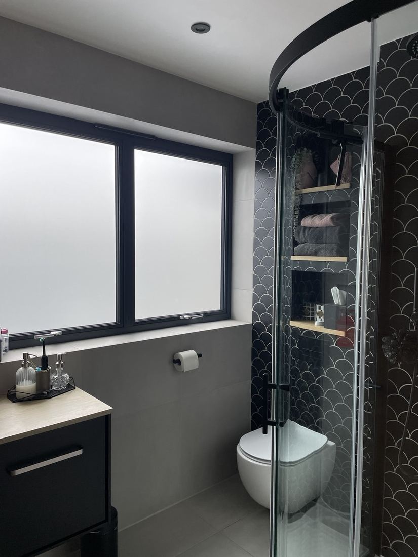 After — ensuite with scalloped black tiling
